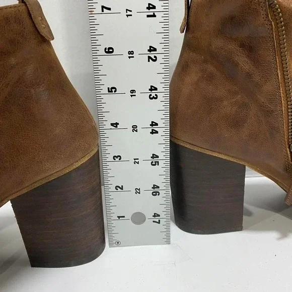 BP. brown leather ankle boots with side zipper women Size US 9.5. SKU690 - Picture 3 of 8